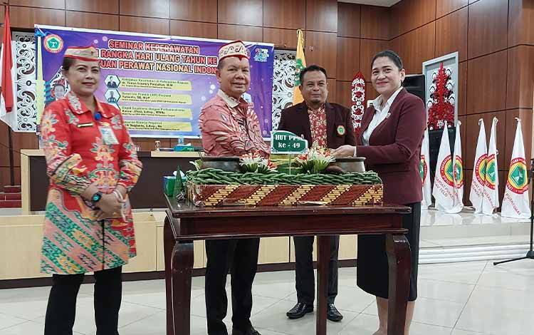 Bupati Kapuas Hadiri Seminar Keperawatan, Ini Harapannya