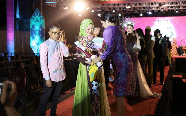 Ini Penjelasan Penilaian Dalam Lomba Fashion Show Benang Bintik Kalteng