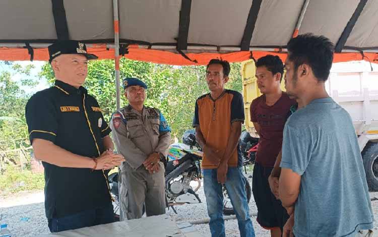 Bupati Gunung Mas Tutup Sementara Jalan Palangka Raya - Kuala Kurun Bagi Truk PBS karena Ini