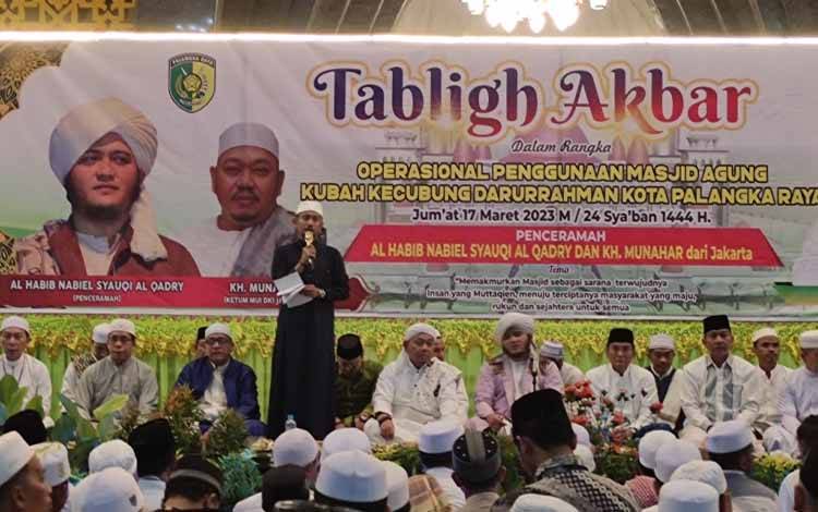 Wali Kota Palangka Raya Ajak Makmurkan Masjid Kubah Kecubung Darurrahman