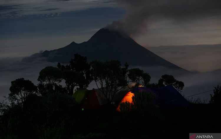 Gunung Merapi Luncurkan 68 Kali Awan Panas Guguran Selama Sepekan