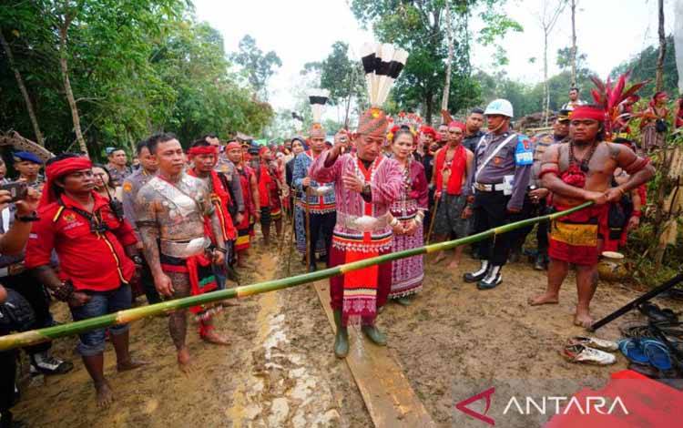 Kapolri Ajak Masyarakat Dayak Siapkan SDM Sambut Kehadiran IKN