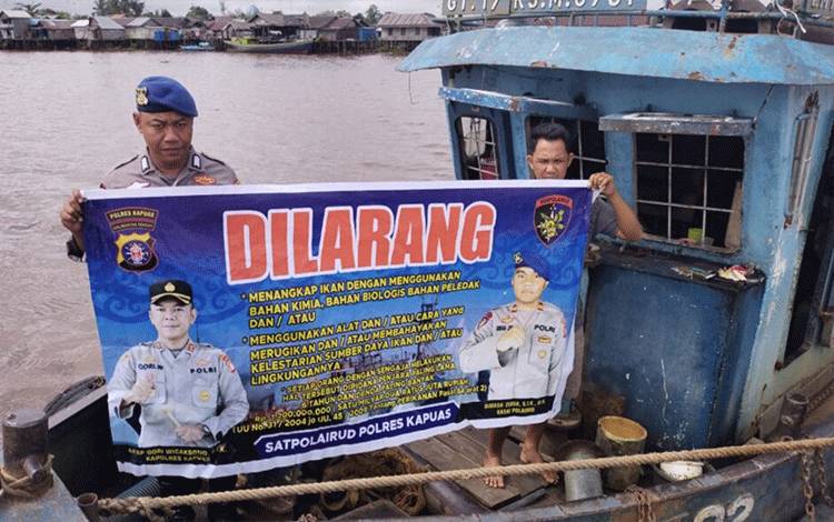 Satpolairud Polres Kapuas Imbau Larangan Illegal Fishing