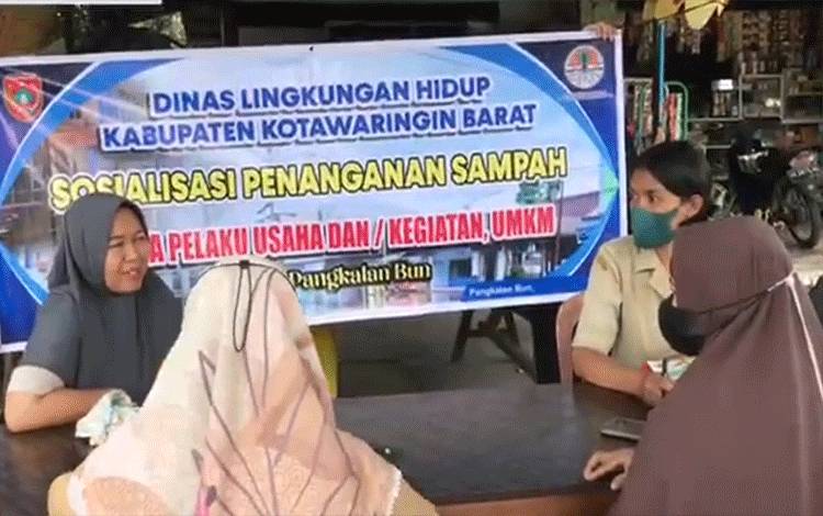 DLH Kobar Gencarkan Sosialisasi Penangan Sampah Pada Pelaku Usaha dan UMKM