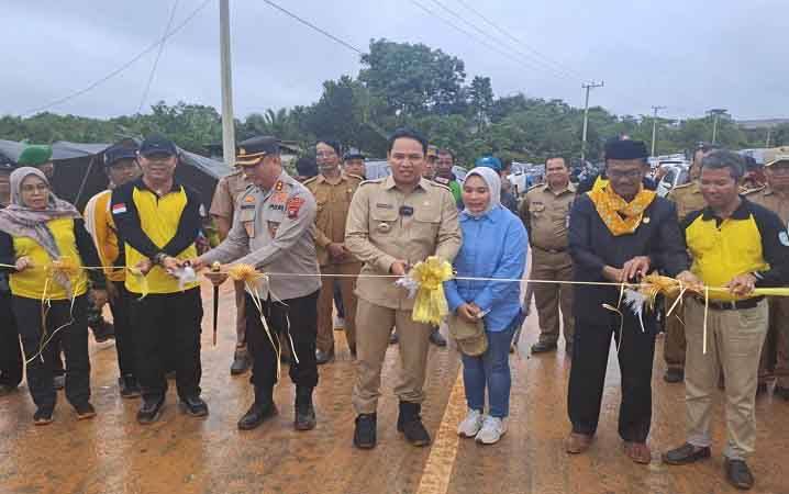 Bupati Lamandau Resmikan Jalan Penghubung Perigi-Beruta