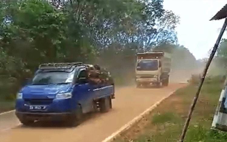 Warga Desa Saing Barito Timur Keluhkan Debu dari Tambang Galian C