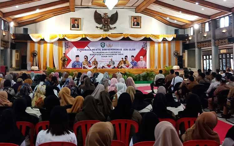 Jelang Ramadan, Ratusan ASN Lingkup Pemerintah Kotim Ikuti Siraman Rohani
