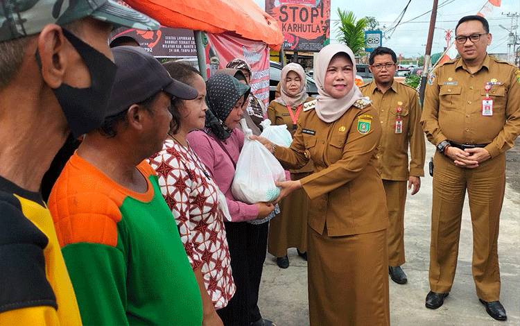 Pemkab Barito Selatan Salurkan Bantuan Pemulihan Ekonomi Pasca Banjir