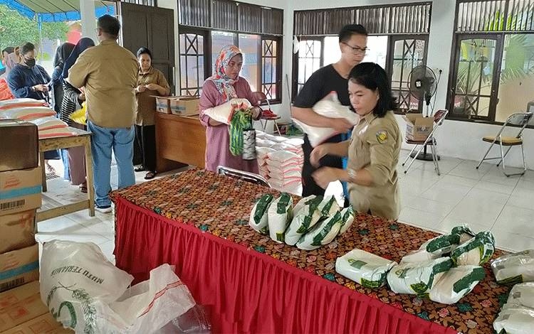 Pemko Palangka Raya Adakan Pasar Murah di Kelurahan Panarung