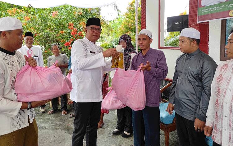 Dislutkan Kalteng Bagikan Paket Sembako