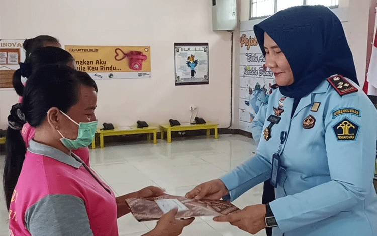 Tiga WBP Lapas Perempuan Palangka Raya Terima Remisi Khusus Nyepi