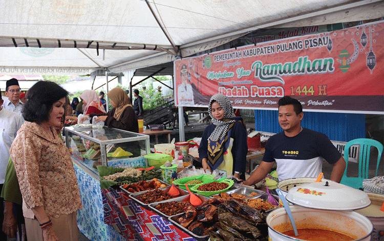 Bupati Pulang Pisau Sebut Pasar Ramadan Dongkrak Perekonomian