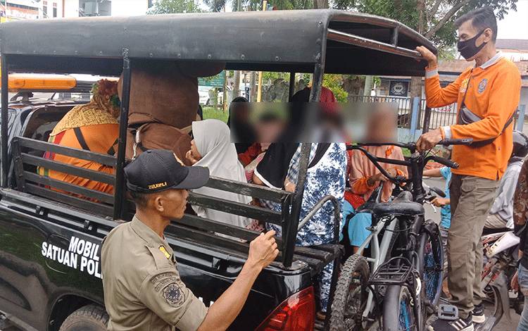 Dinsos Kotim Imbau Warga tak Bersedekah ke Pengemis dan Pengamen