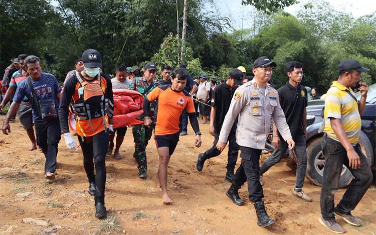Sopir Truk Fuso Terjun ke Sungai Lamandau Akhirnya Ditemukan