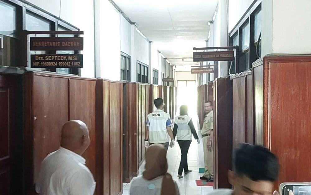 KPK Geledah Kantor Bupati Kapuas