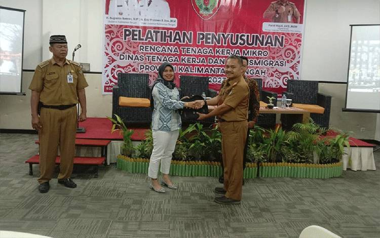 Disnakertrans Kalteng Tingkatkan Keterampilan Pegawai Melalui Pelatihan RTK Mikro