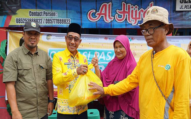 Pemko Palangka Raya Salurkan Sembako Bersubsidi di Dua Lokasi