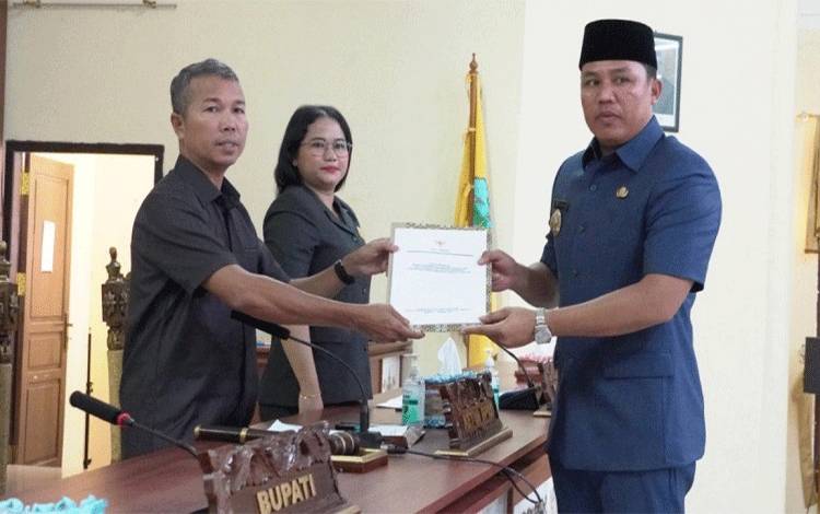 Bupati Lamandau Sampaikan LKPj Tahun Anggaran 2022 kepada DPRD