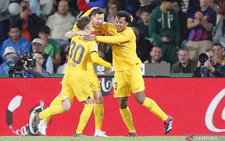Lewandowski Cetak Brace, Barcelona Hajar Elche Empat Gol Tanpa Balas