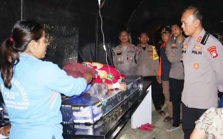 Kapolres Tinjau Posko Penanggulangan Banjir di Kapuas Tengah