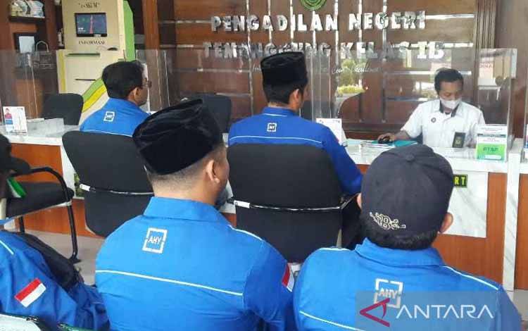 Ketua Partai Demokrat Seluruh Indonesia Serentak Datangi Pengadilan