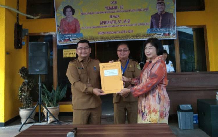 Kepala Disdikpora Gunung Mas Pensiun, Digantikan Sosok ini