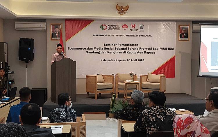 Warga Kapuas Antusias Ikut Seminar Pemanfaatan E-Commerce dan Medsos Sebagai Sarana Promosi WUB dan IKM