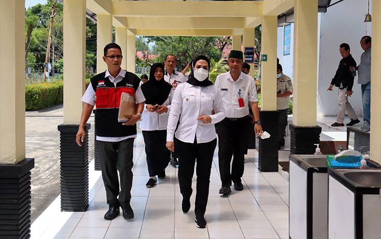 Wabup Seruyan Lakukan Sidak Guna Cek Kehadiran Pegawai