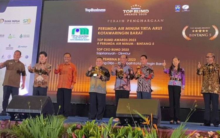 Perumda Air Minum Tirta Arut Raih Tiga Kategori Penghargaan di Ajang Top BUMD Award 2023