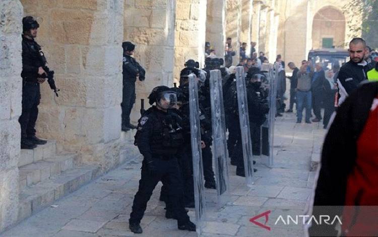 Pemukim Israel Serbu Masjid Al Aqsa