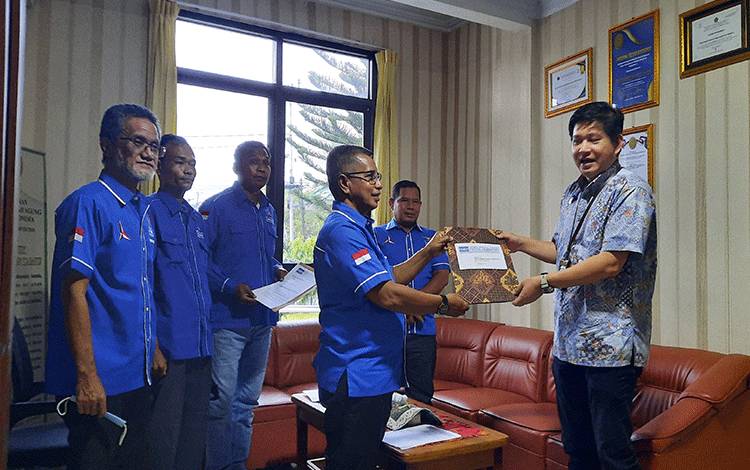 Minta MA Tolak PK KSP Moeldoko, DPC Demokrat Kobar dan Sukamara Serahkan Surat Permohonan Perlindungan Hukum ke PN Pangkalan Bun
