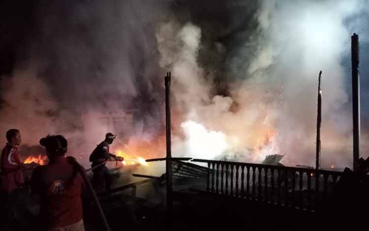 Ditinggal Pergi ke Pangkalan Bun, Rumah Ludes Terbakar