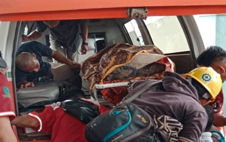 Jenazah Operator Ditemukan Dalam Keadaan Mesin Excavator Masih Menyala