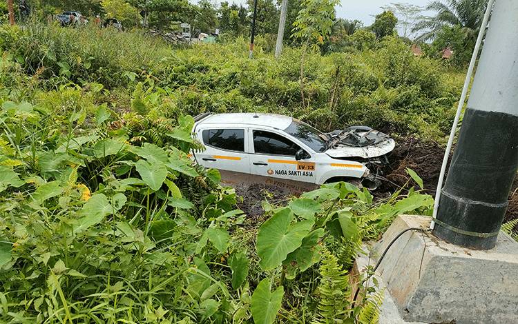 Empat Penumpang Triton Masuk Parit Behasil Dievakuasi