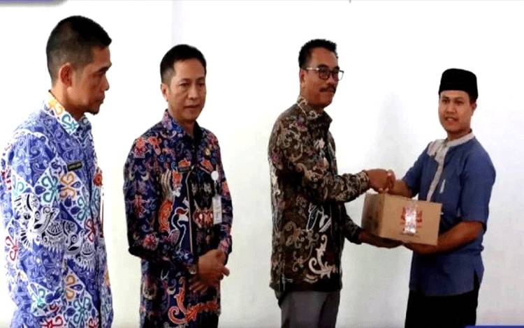 Pemkab Barito Utara Serahkan Bantuan ke Panti Asuhan