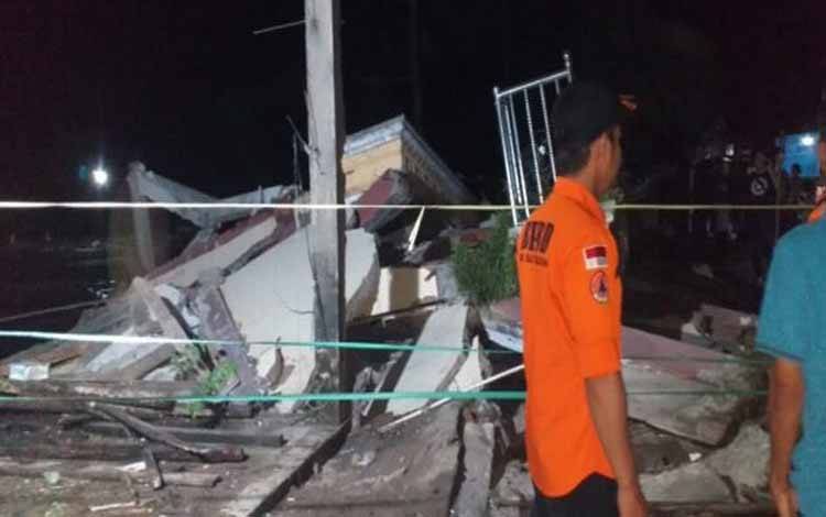 Rumah Warga Buntok Ambruk Akibat Longsor