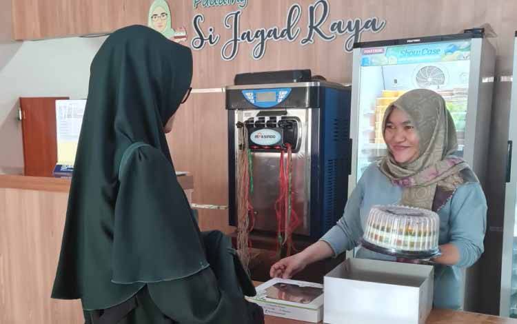 Gebrakan Hampers Idul Fitri Kolaborasi Dongkrak Penjualan Pudding Sijagad Raya di Sampit