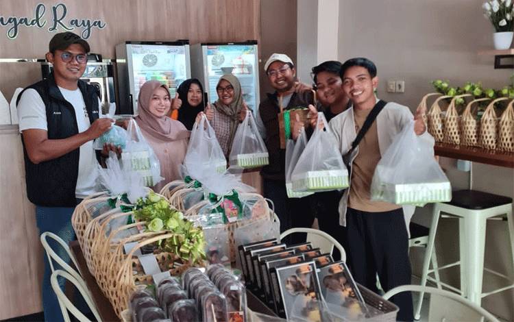 2 Kali Menjadi Mitra Klinik Bisnis, Tumbuhkan Motivasi Pemilik Gerai Pudding Sijagad Raya Sampit