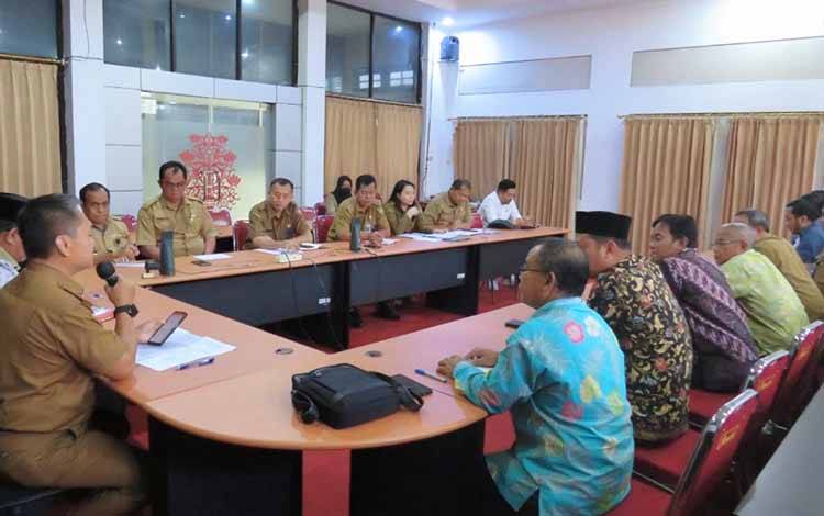 Anggota DPRD Kobar Kunjungi Disnakertrans Kalteng Bahas Masalah Lahan Eks Transmigrasi