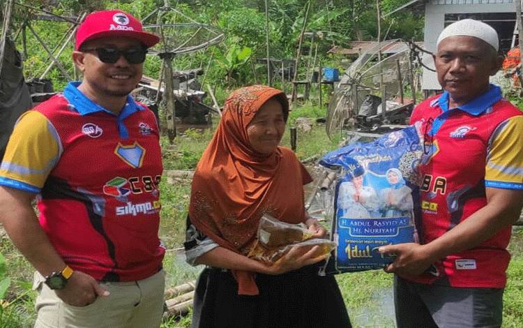 H Abdul Rasyid AS Bagikan Sedekah Hingga Pelosok Kotim
