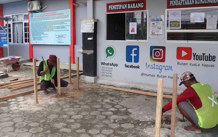 Rutan Kuala Kapuas Pasang Tiang Antrean Antisipasi Membludaknya Kunjungan saat Idulfitri