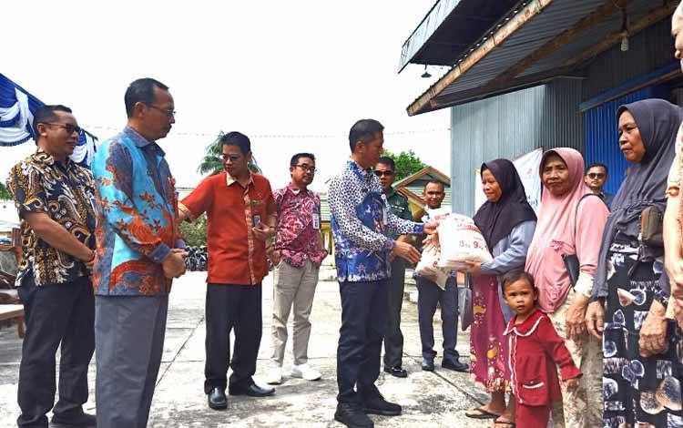 Pemkab Barito Utara Salurkan Cadangan Pangan Pemerintah