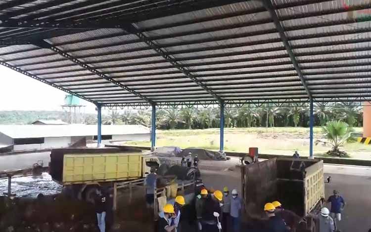 Peserta Peningkatan Kompetensi Pengolahan Data dan Informasi Perkebunan Kelapa Sawit Kunjungi PPKS