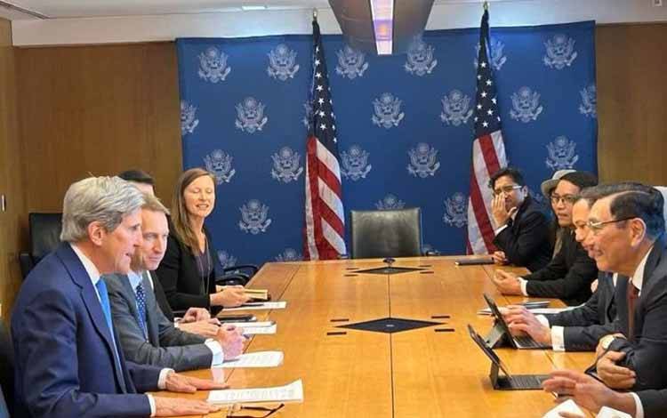 Luhut Sebut Indonesia Punya Peran Penting dalam Dekarbonisasi Global