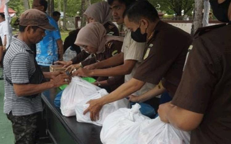 Masyarakat Terbantu Dengan Adanya Pasar Murah Ramadan Kejati Kalteng