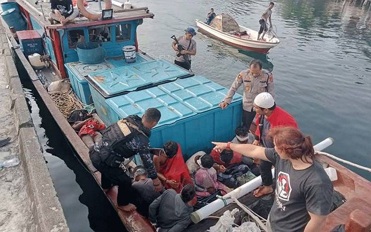 Polisi Tangkap Delapan Nelayan Diduga Gunakan Bom Ikan
