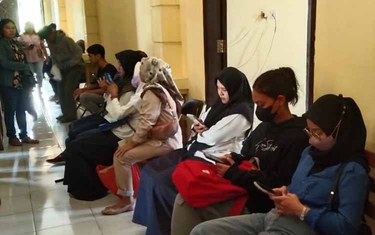 Ratusan Calon Penerima Beasiswa Datangi Setda Lamandau
