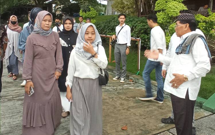 Gerbang Dibuka, Masyarakat Padati Lokasi Buka Puasa Bersama H. Abdul Rasyid AS