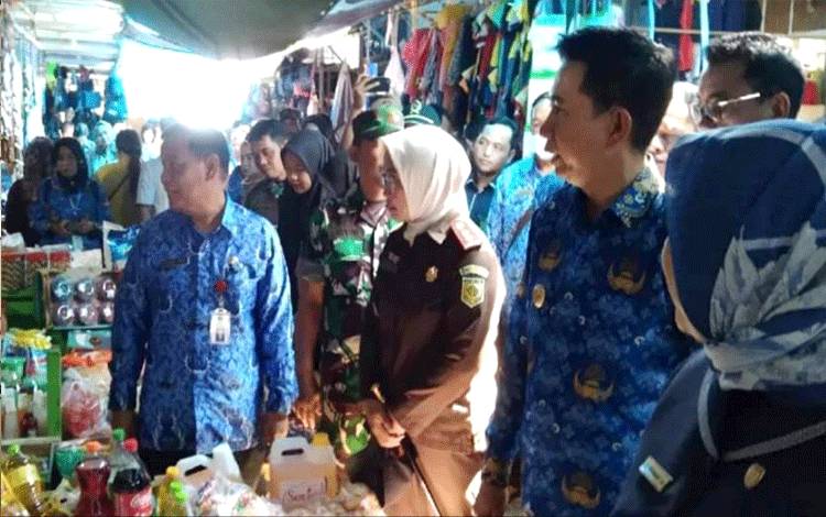 Bupati Barito Utara Tinjau Stok Bahan Pokok Menjelang Hari Raya Idul Fitri
