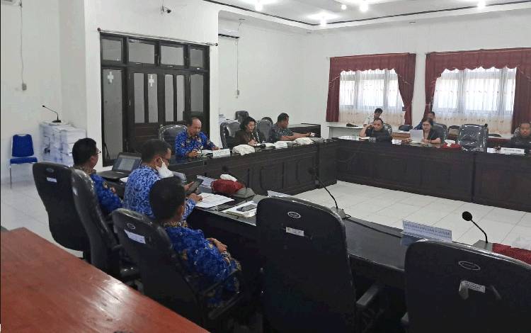 DPRD Gunung Mas Gelar RDP dengan Masyarakat dan PBS